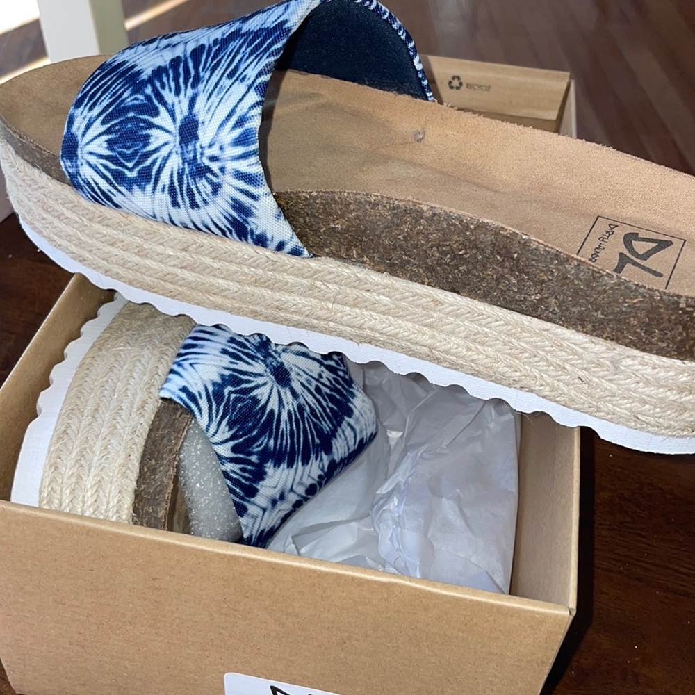 Women’s tie dye fabric platforms